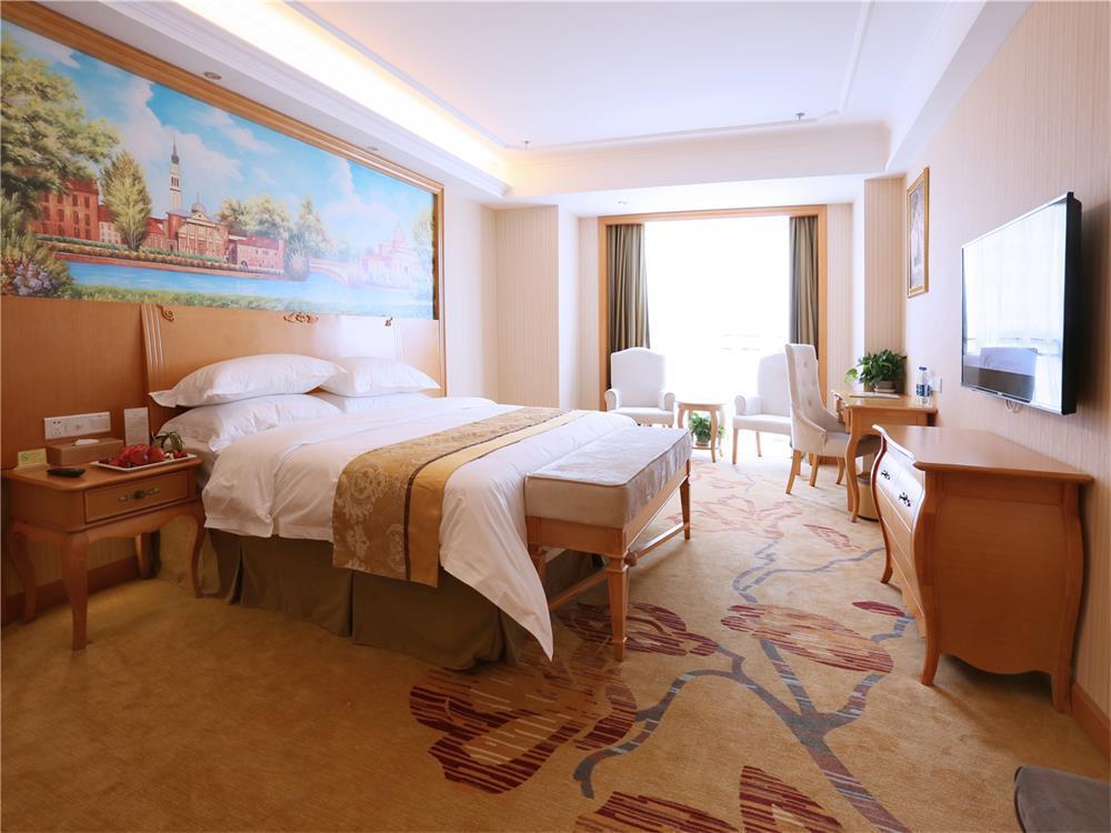 Vienna International Hotel Yantai Changjiang Road Xingyi Square Branch Exterior photo